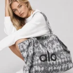 Alo Yoga Tie-Dye Canvas Large Shopper Tote Bag in Grey & White